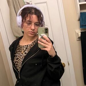 Meet your Posher, Mia